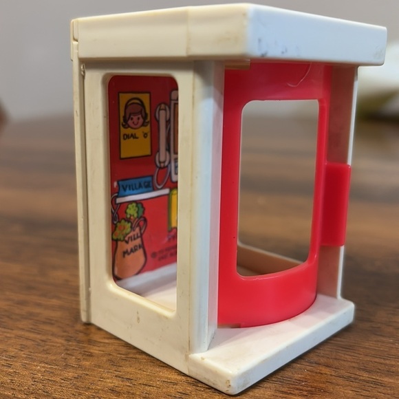 VINTAGE PRE OWNED FISHER PRICE LITTLE PEOPLE PHONE BOOTH WITH WORKING DOOR - Picture 8 of 11